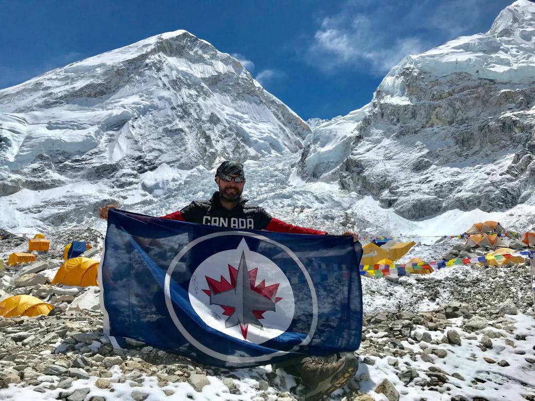 Click to play video: 'Winnipeg shout-out from Mount Everest'